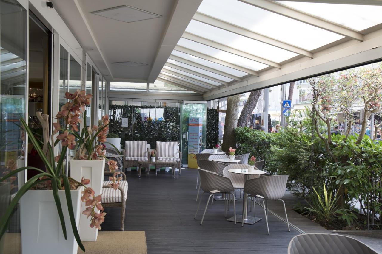 Hotel Mon Pays Riccione Kültér fotó