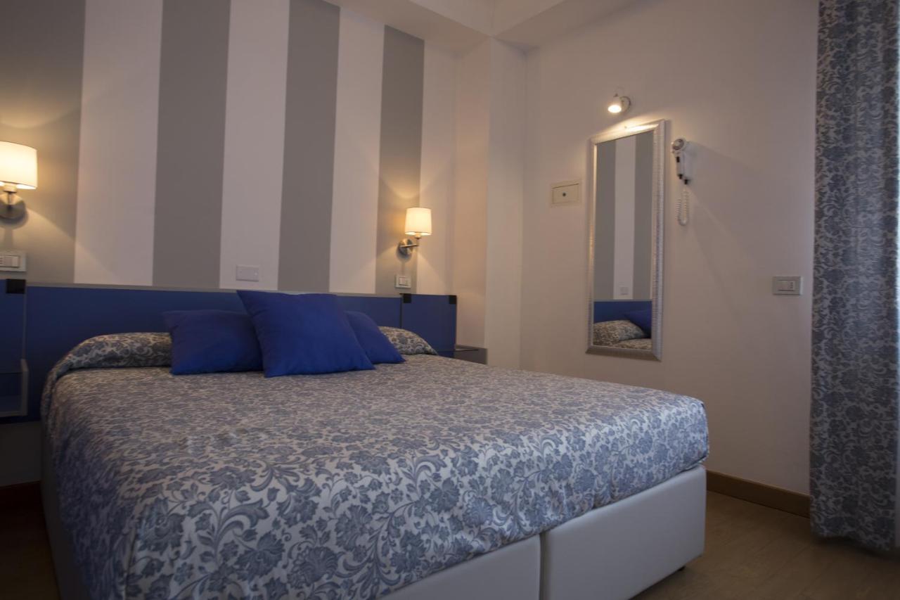 Hotel Mon Pays Riccione Kültér fotó
