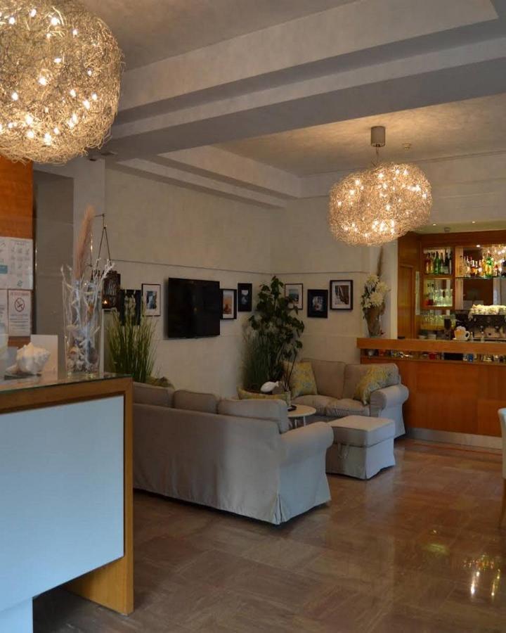 Hotel Mon Pays Riccione Kültér fotó