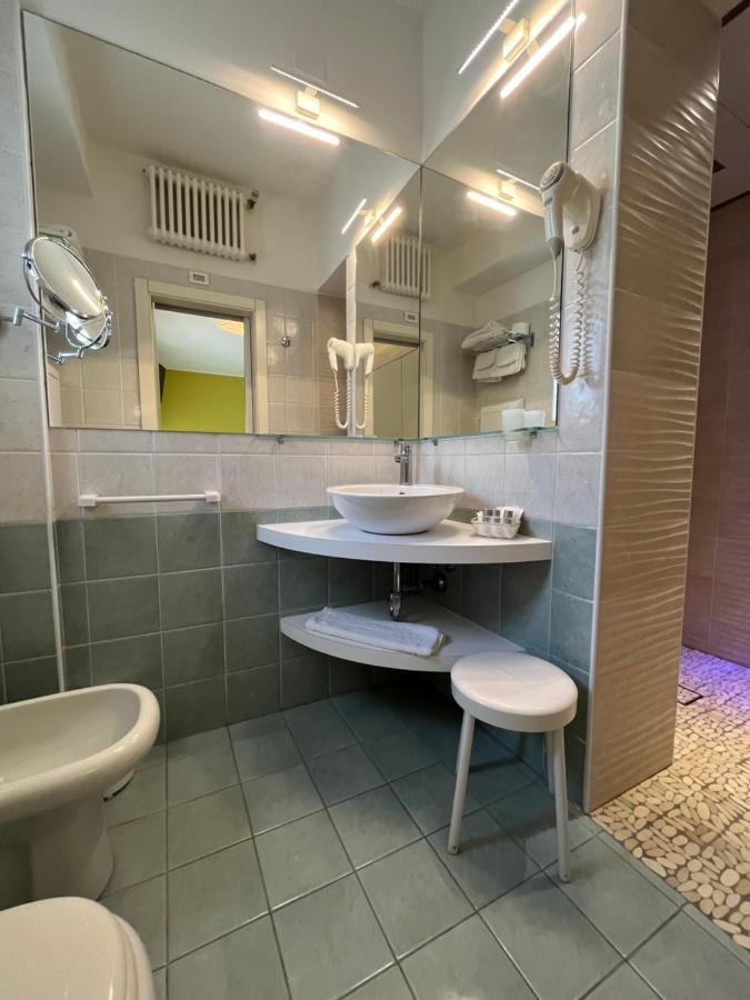 Hotel Mon Pays Riccione Kültér fotó
