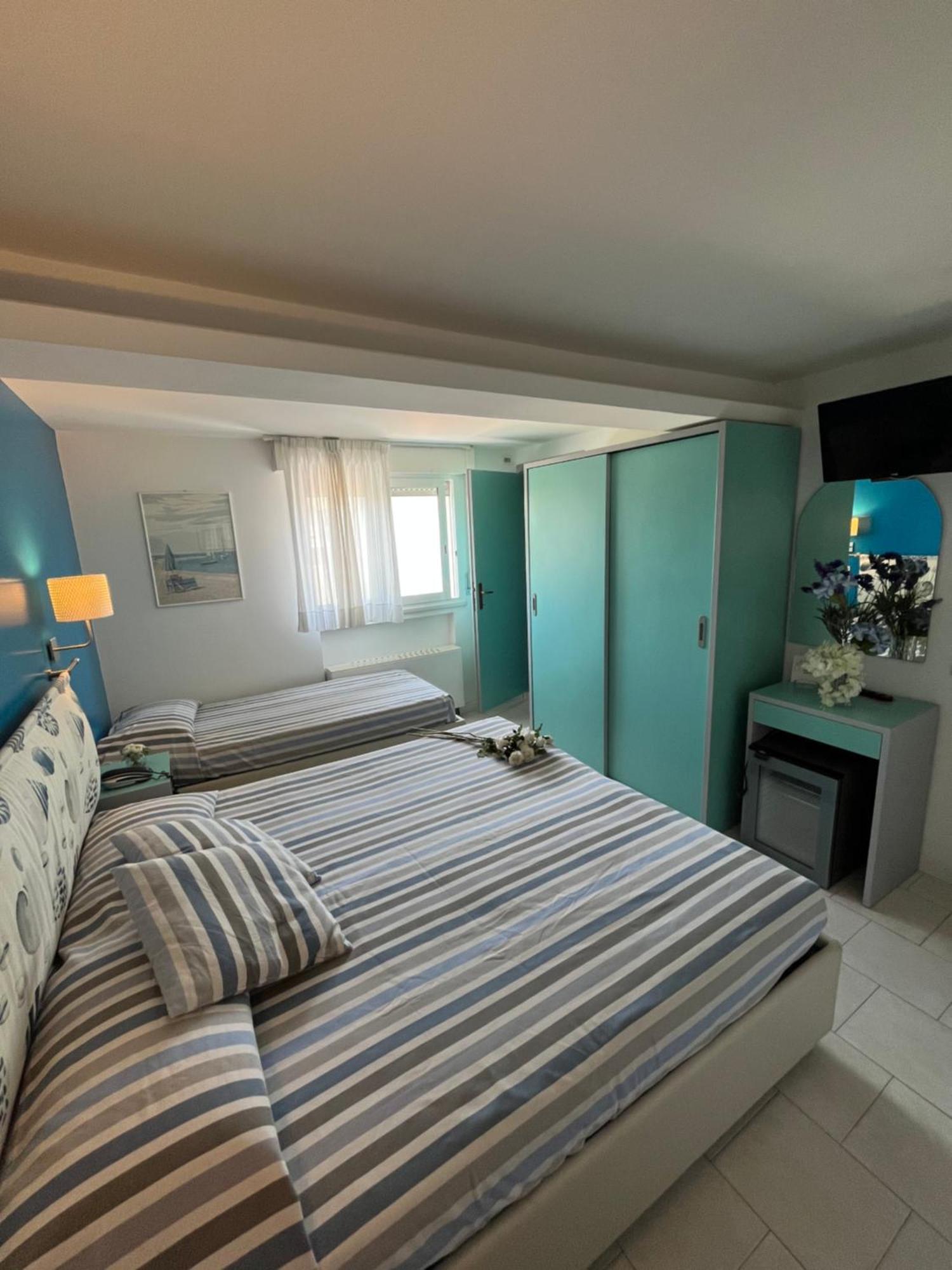 Hotel Mon Pays Riccione Kültér fotó