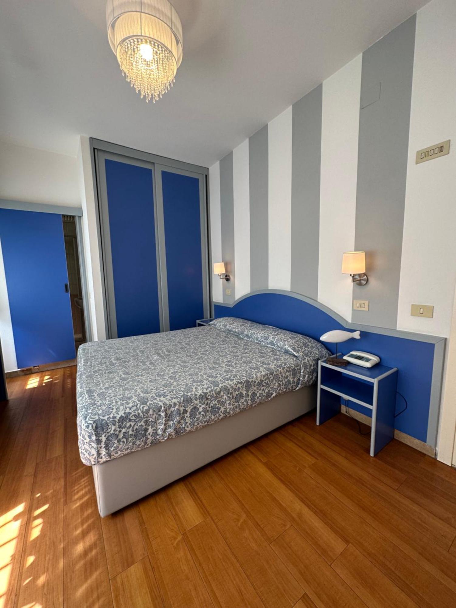 Hotel Mon Pays Riccione Kültér fotó