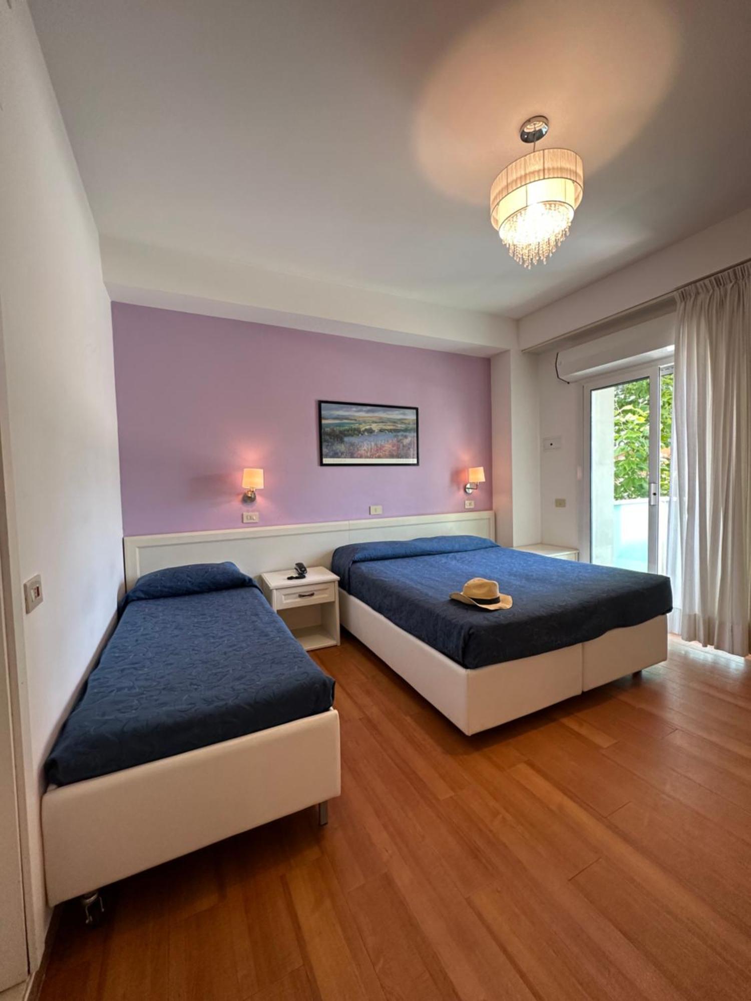 Hotel Mon Pays Riccione Kültér fotó