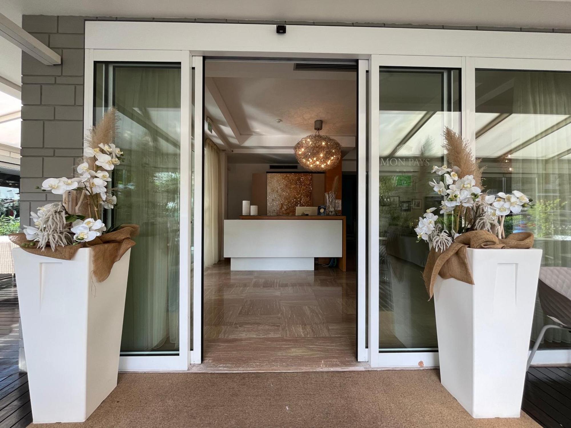 Hotel Mon Pays Riccione Kültér fotó