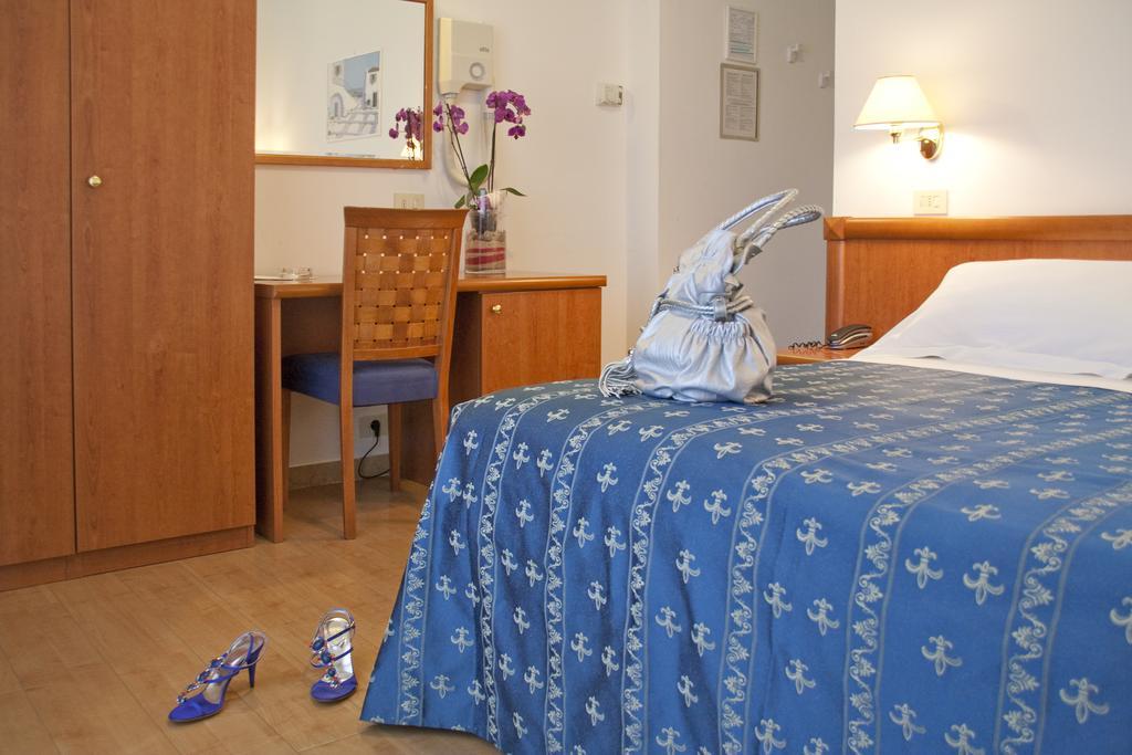 Hotel Mon Pays Riccione Szoba fotó