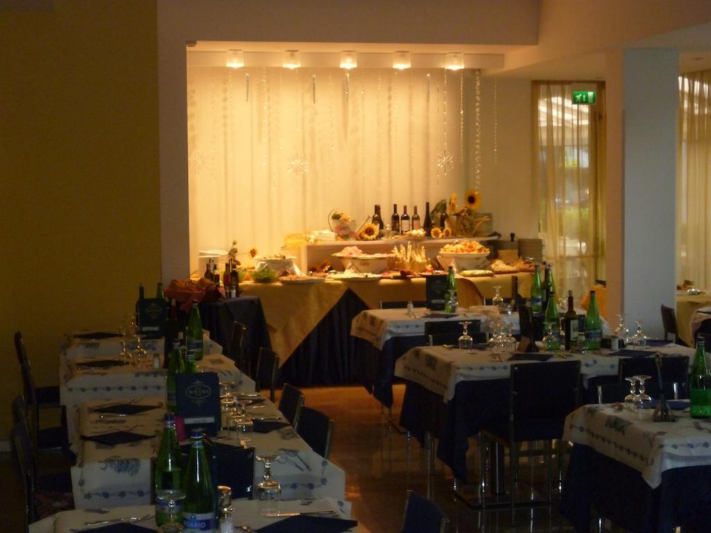 Hotel Mon Pays Riccione Kültér fotó