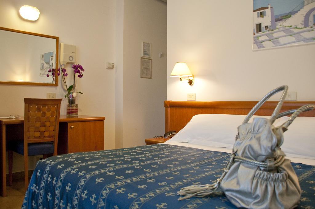 Hotel Mon Pays Riccione Kültér fotó